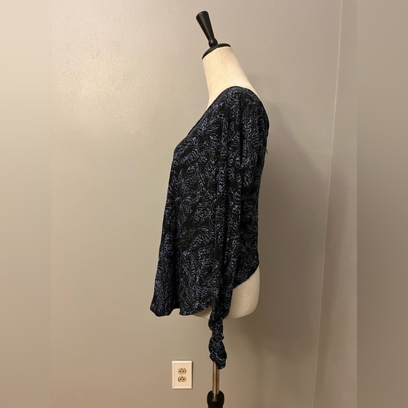 𝅺free People Lightweight Linen Blend T-shirt with Ruched Sleeves - Size Small - Picture 3 of 11